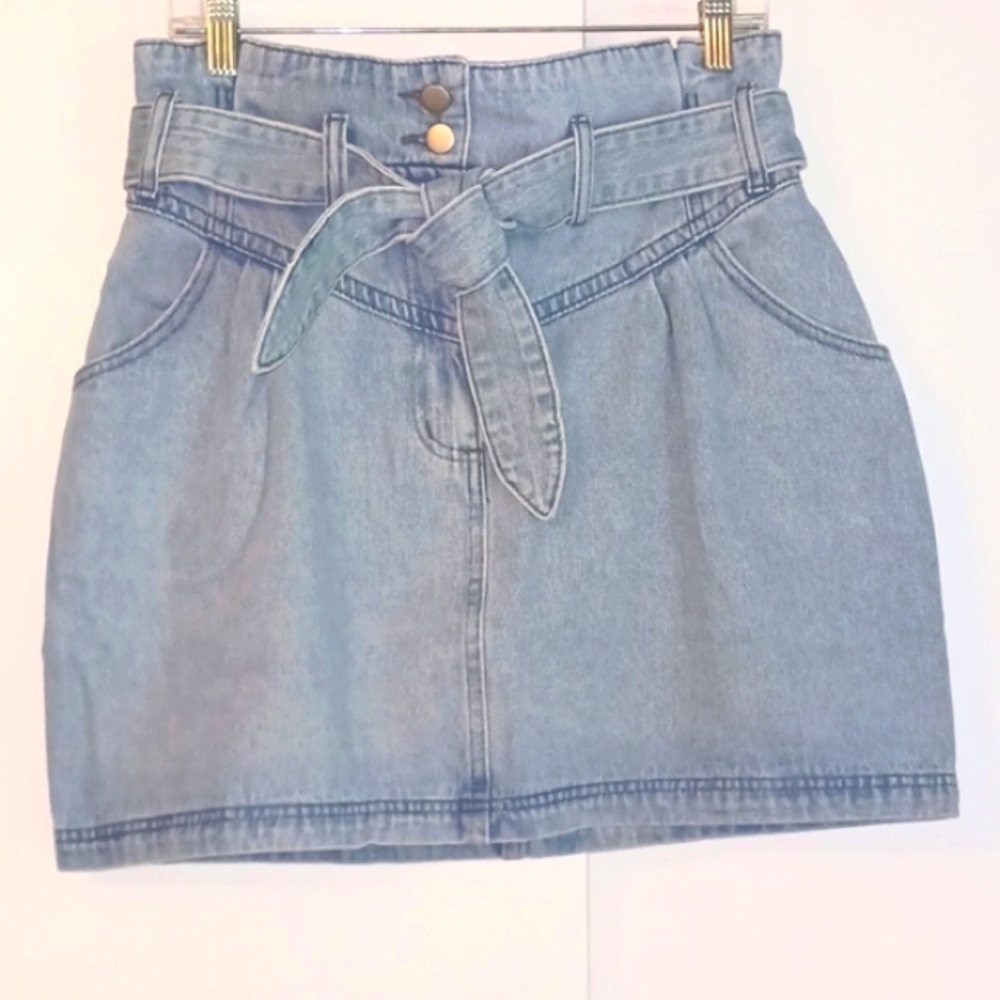 Gilli Washed Denim Mini Skirt with Tie Belt in Size L  (NWT)